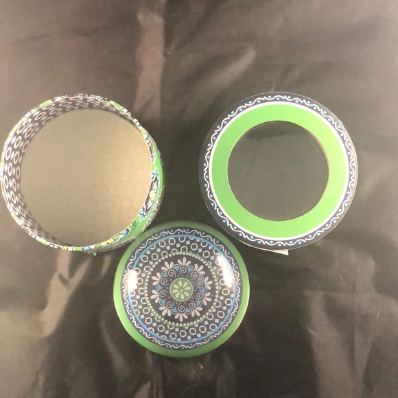 Vintage Very Bradley Retired Green Cupcakes Paperweight - Picture 5 of 8